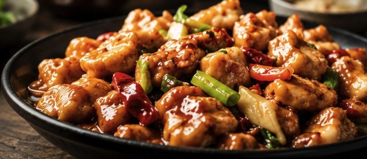 Wok-fired spicy chicken with chiles and green onion